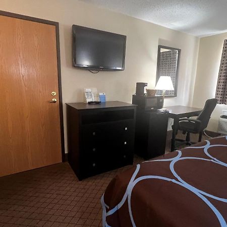Super 8 By Wyndham Cleveland Tx Hotel Exterior foto