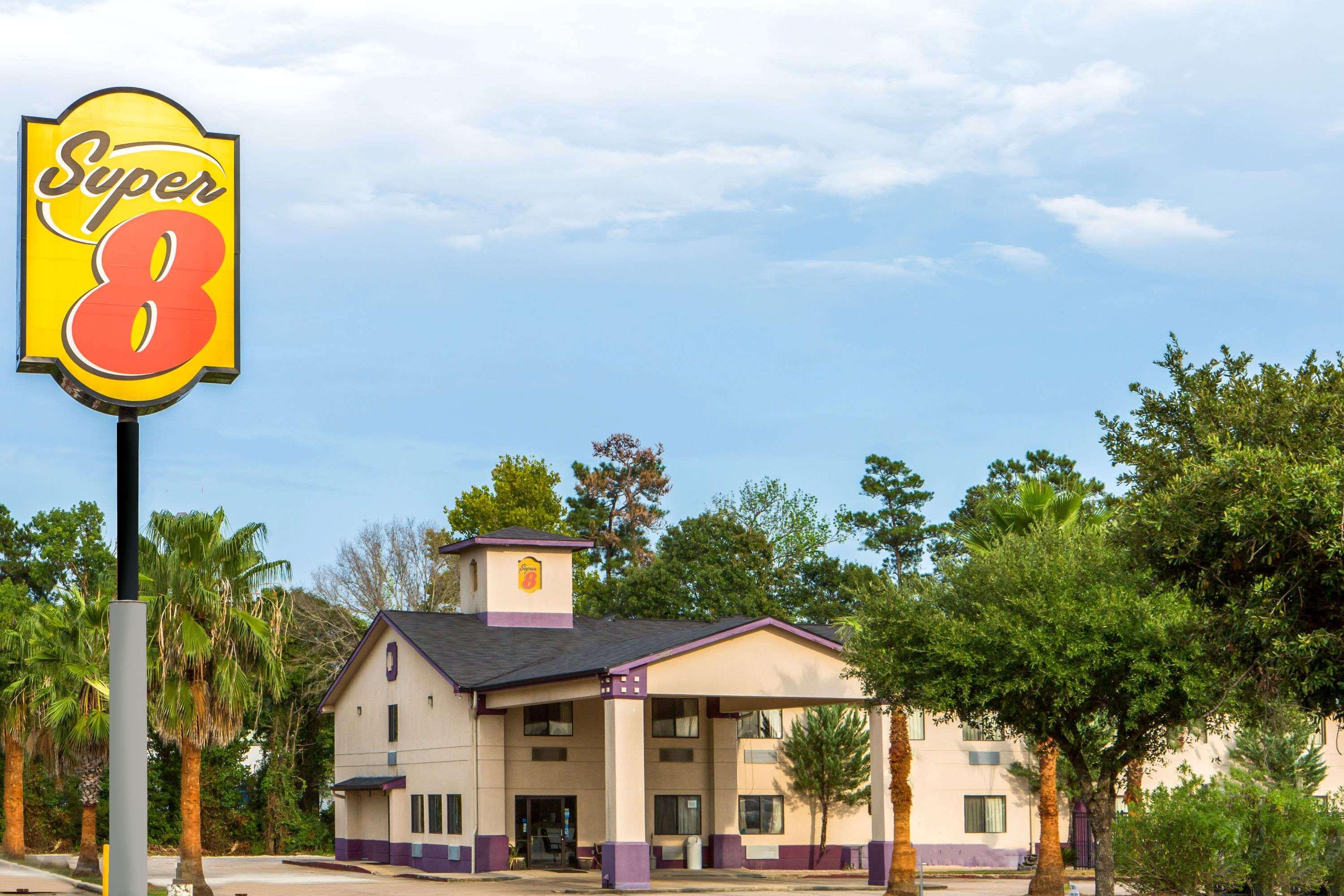 Super 8 By Wyndham Cleveland Tx Hotel Exterior foto